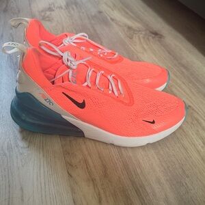 Nike women’s air 270 Sneakers - Bright Coral and Blue